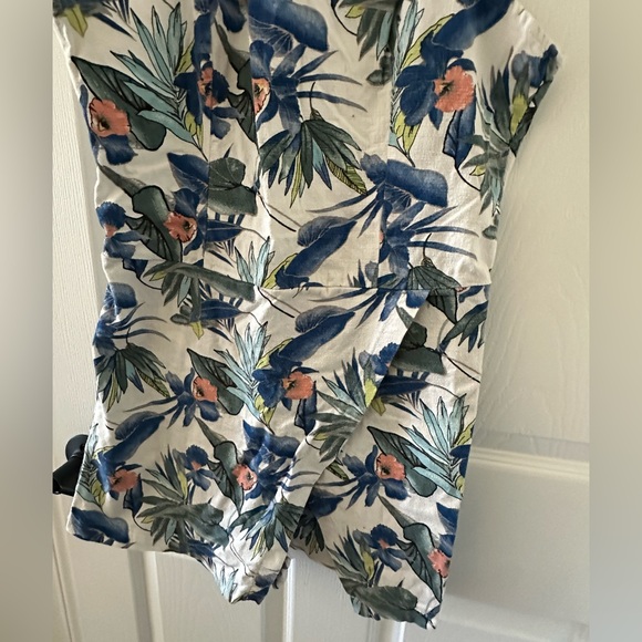 HOLLISTER pattern romper - Picture 3 of 7